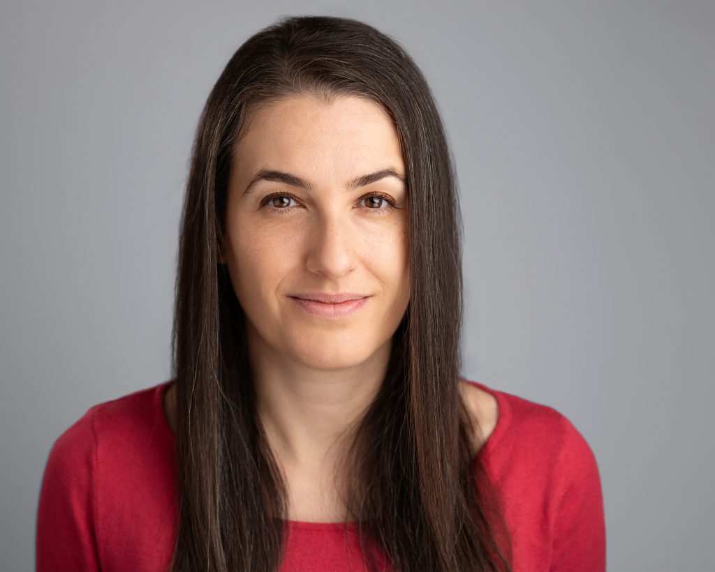 senior-manager-global-leadership-role-experience-headshot