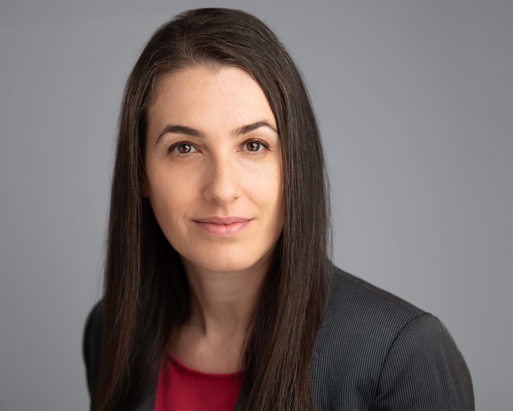 senior-manager-global-leadership-role-experience-headshot