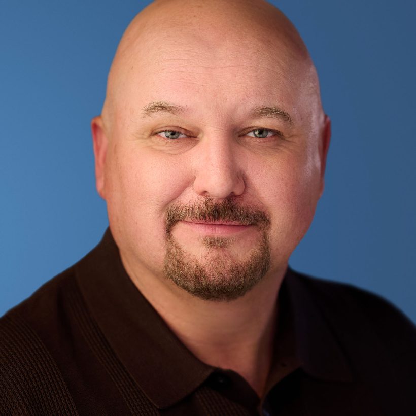 Rob-Arnold-on-blue-by-Andrej-Valko-CaptivatingHeadshots-25-05-15 copy