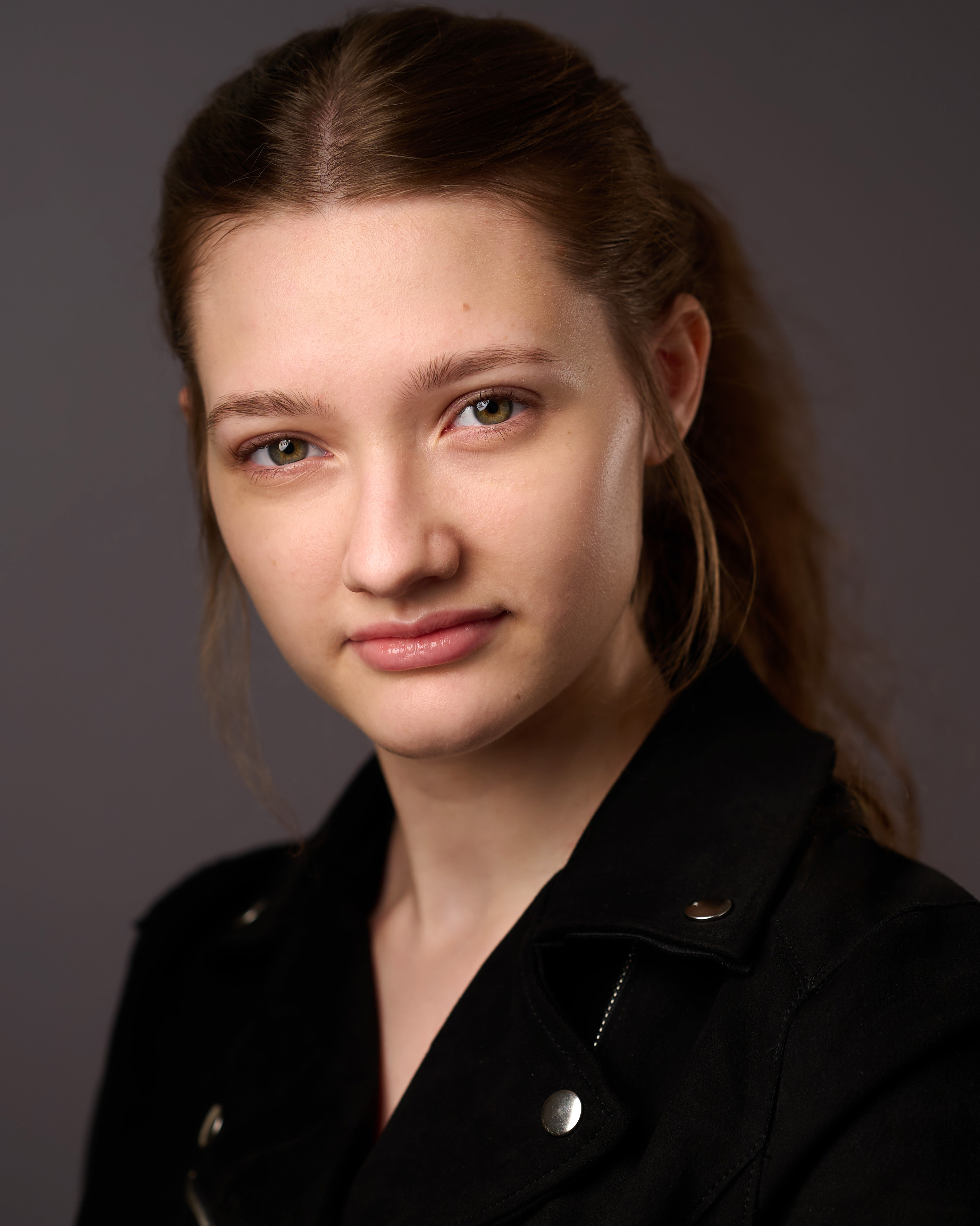 Acting-business-headshot-near-me-photographer-AndrejValko-CaptivatingHeadshots-Madeleine-01