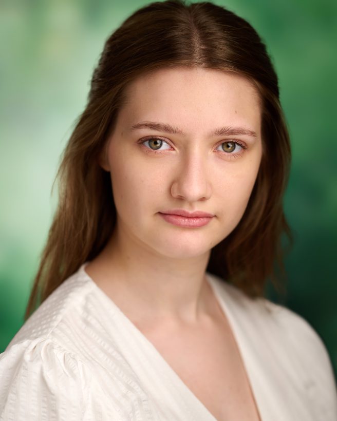 Acting-business-headshot-near-me-photographer-AndrejValko-CaptivatingHeadshots-Madeleine-03