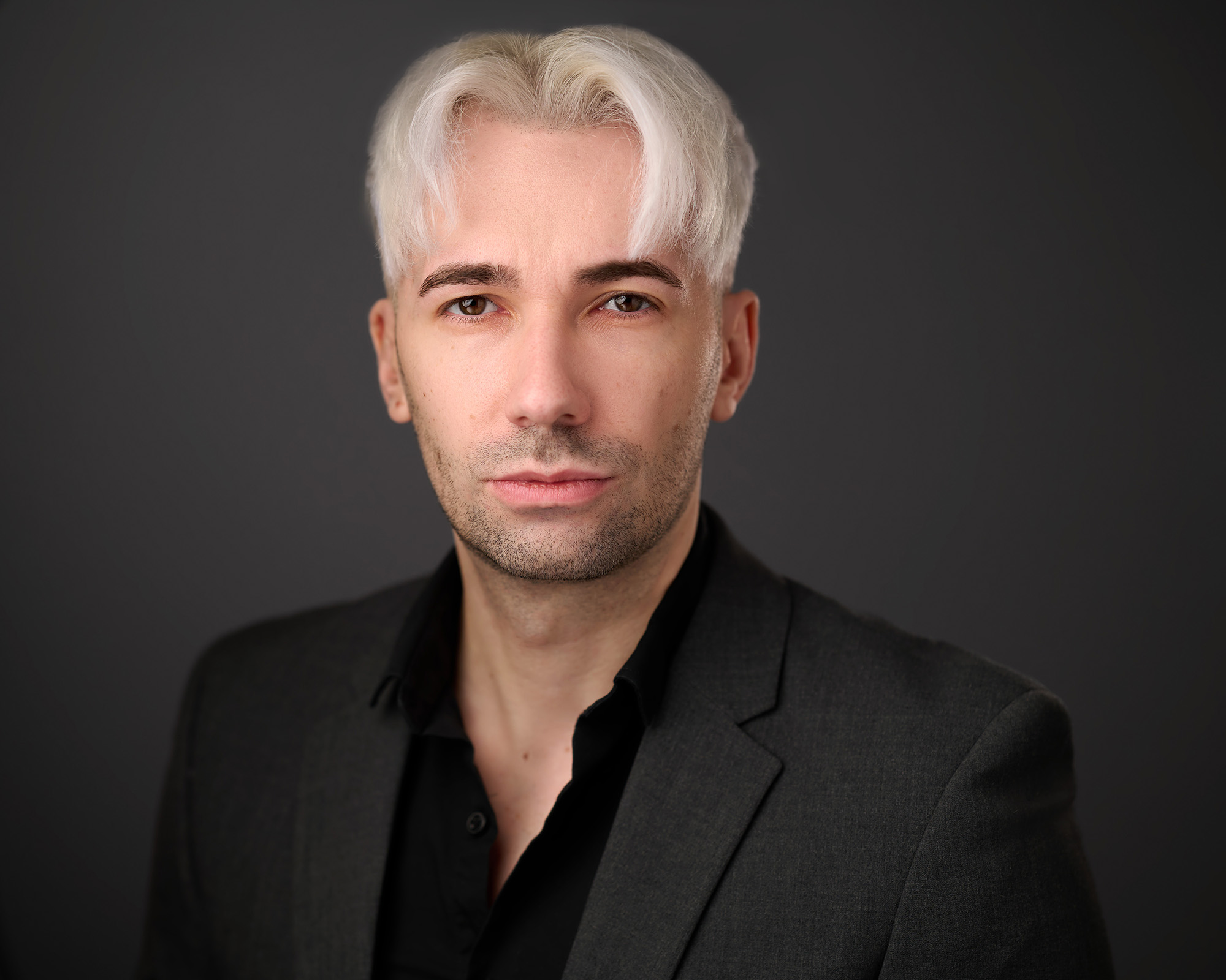 acting-headshot-photographer-near-me-business-linkedin-profile-picture-Andrej-Valko